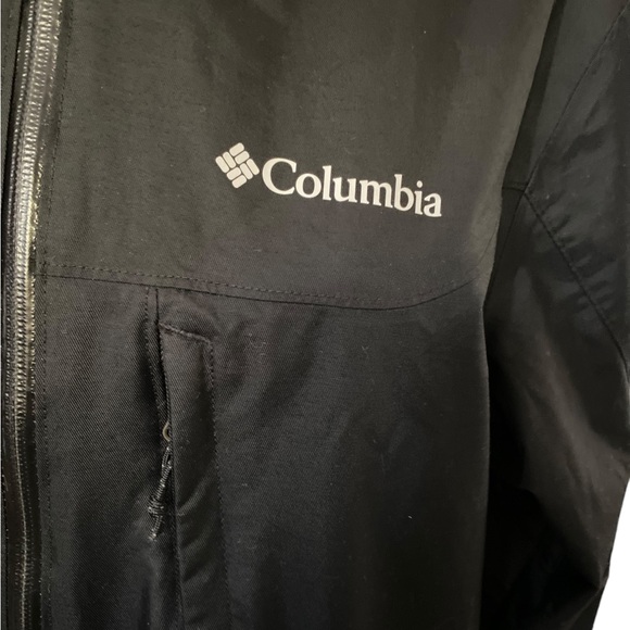 Authentic Columbia Rain Jacket - Picture 8 of 15